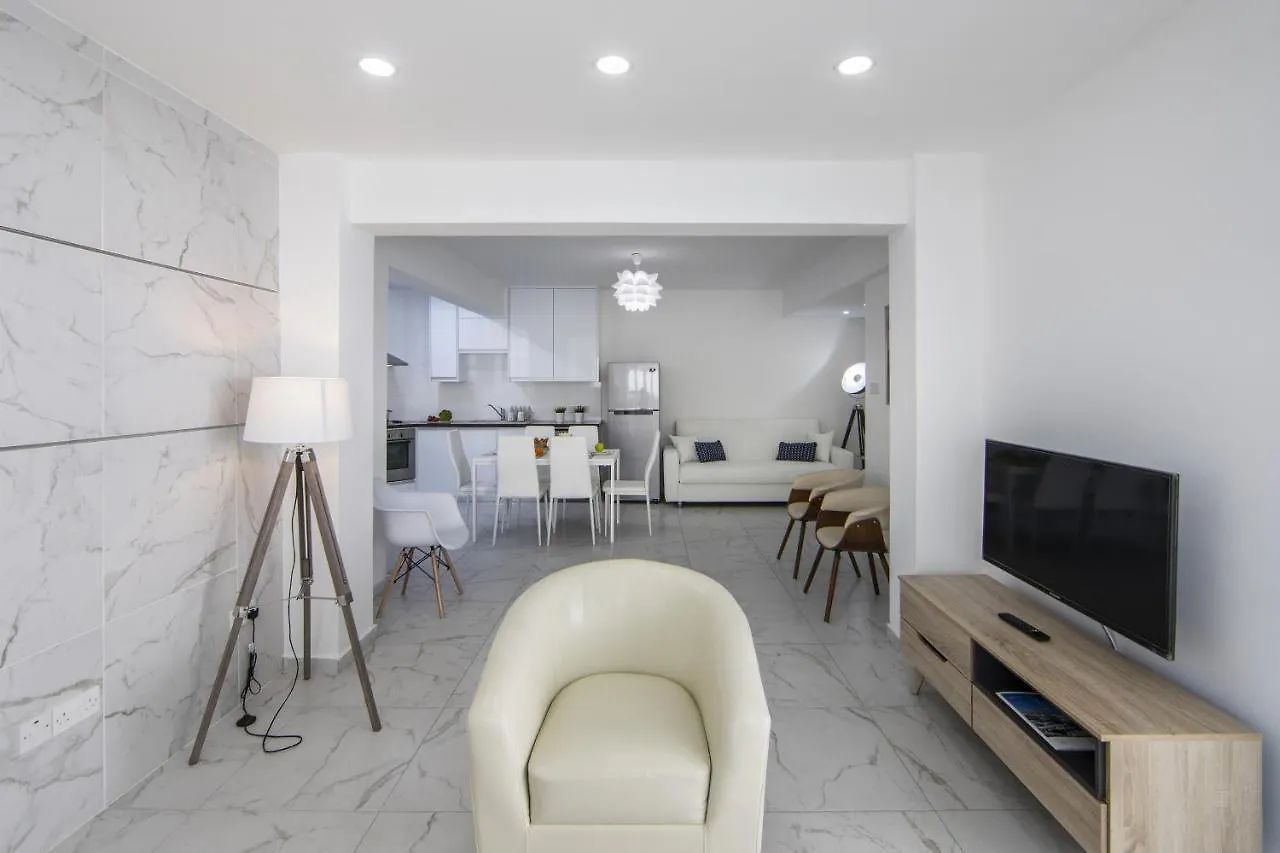 Larnaca Finikoudes Suite 0*,  قبرص