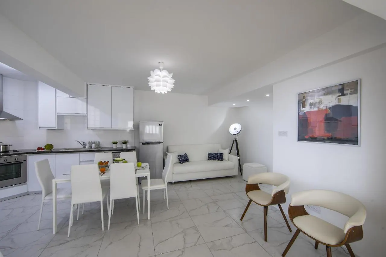 Larnaca Finikoudes Suite شقة